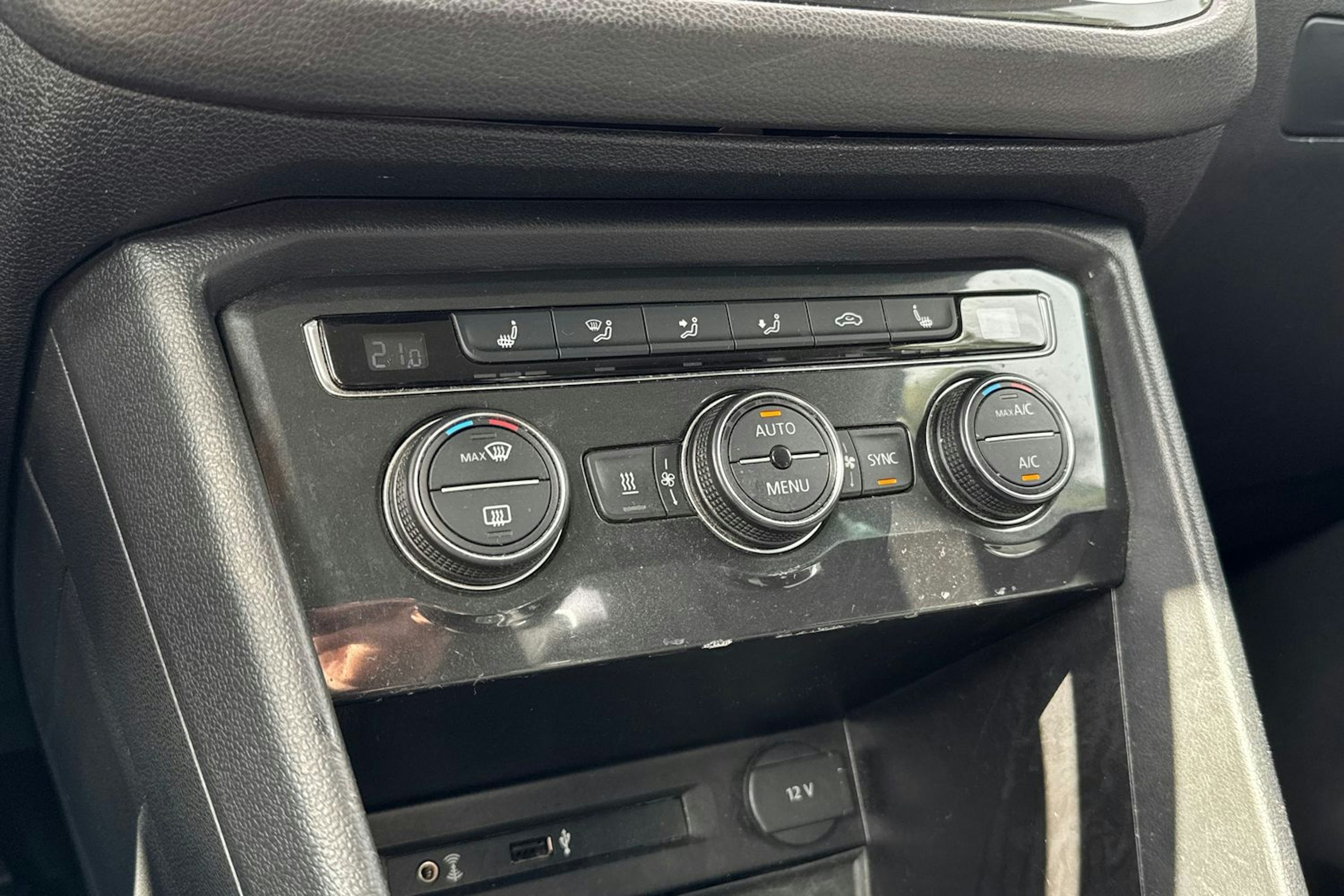harmaa Volkswagen Tiguan 2018 kuva 21.