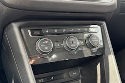 harmaa Volkswagen Tiguan 2018 kuva 21.