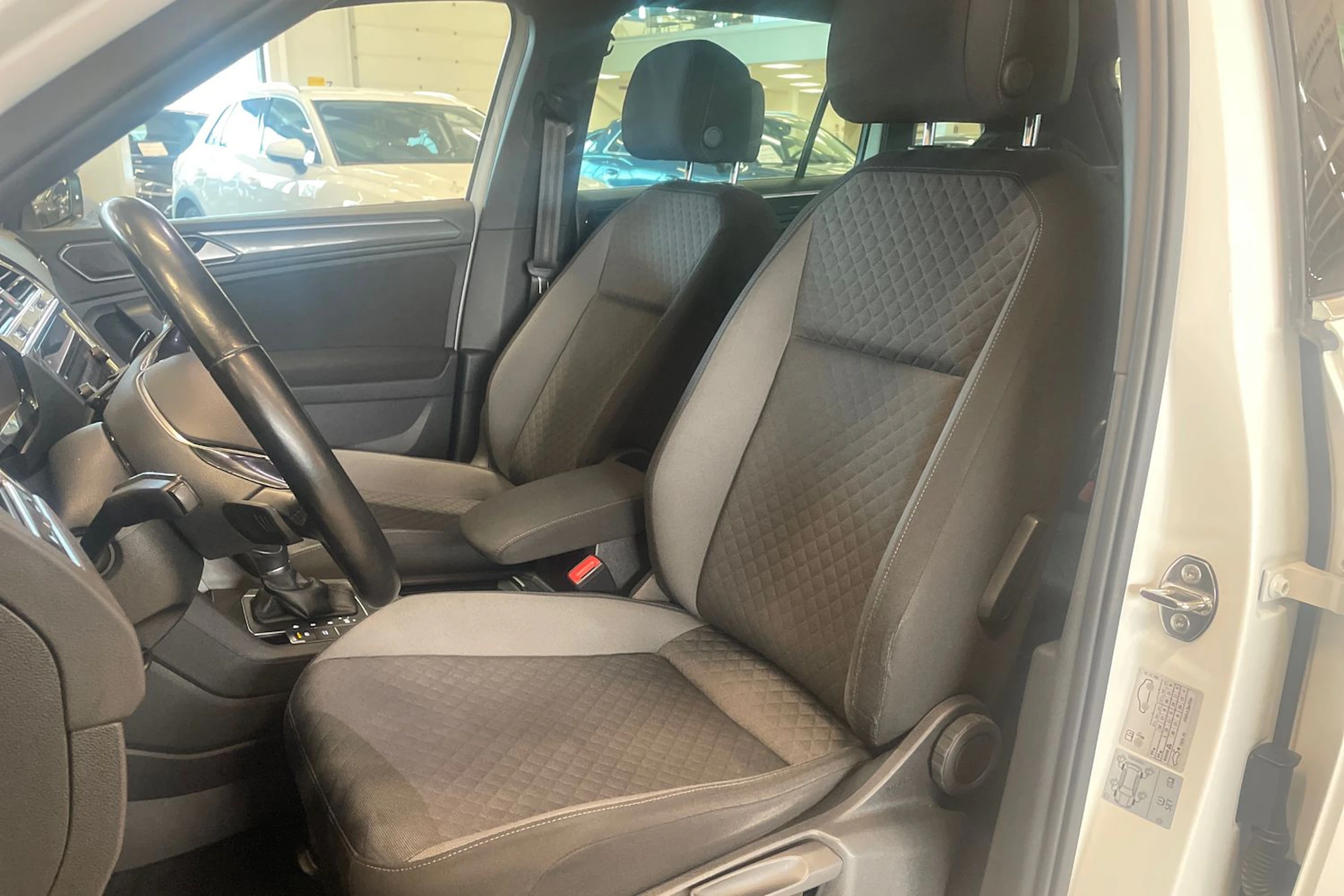 valkoinen Volkswagen Tiguan 2017 kuva 11.