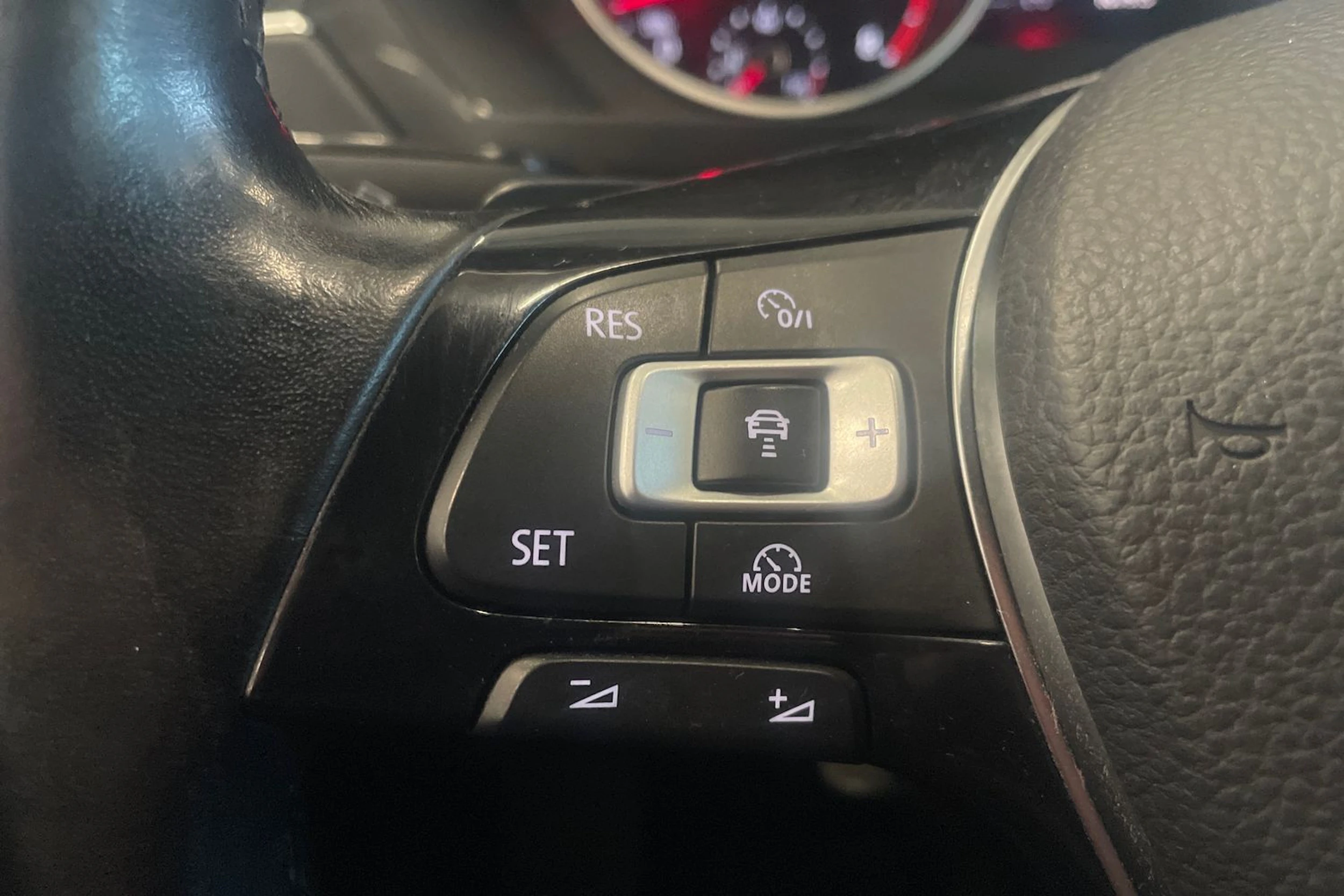 valkoinen Volkswagen Tiguan 2017 kuva 15.