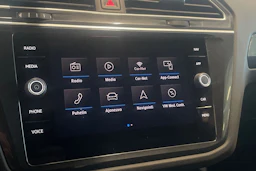 valkoinen Volkswagen Tiguan 2017 kuva 19.