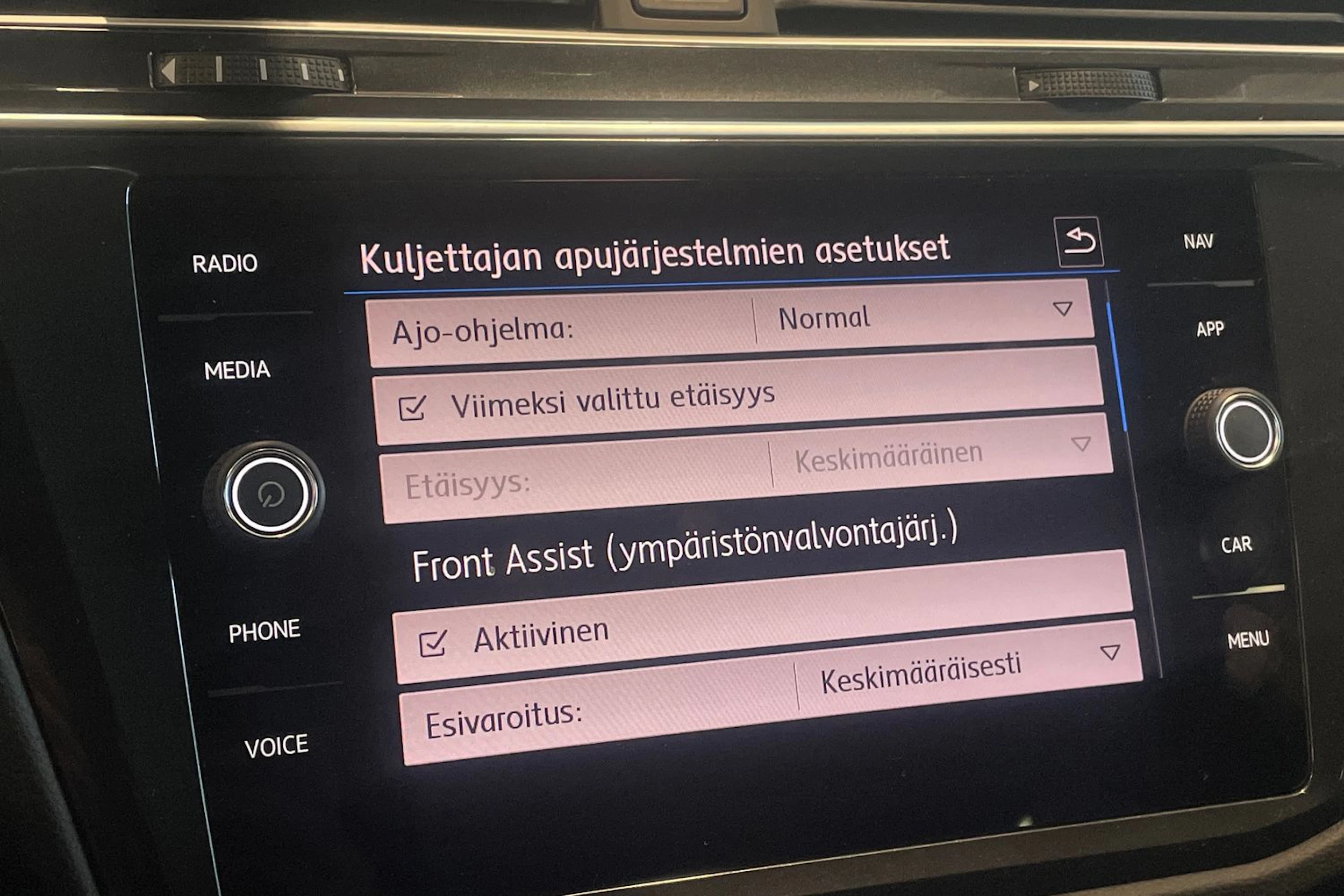 valkoinen Volkswagen Tiguan 2017 kuva 24.