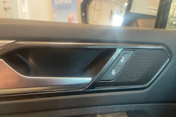 valkoinen Volkswagen Tiguan 2017 kuva 32.