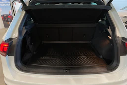 valkoinen Volkswagen Tiguan 2017 kuva 34.