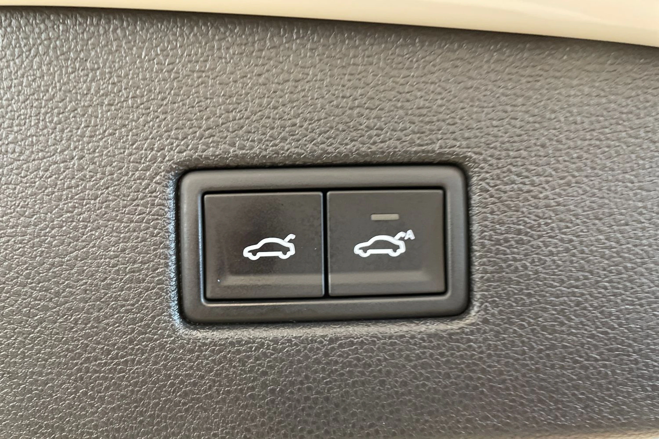 valkoinen Volkswagen Tiguan 2017 kuva 35.