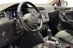 punainen Volkswagen Tiguan 2017 kuva 34.