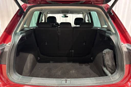 punainen Volkswagen Tiguan 2017 kuva 42.