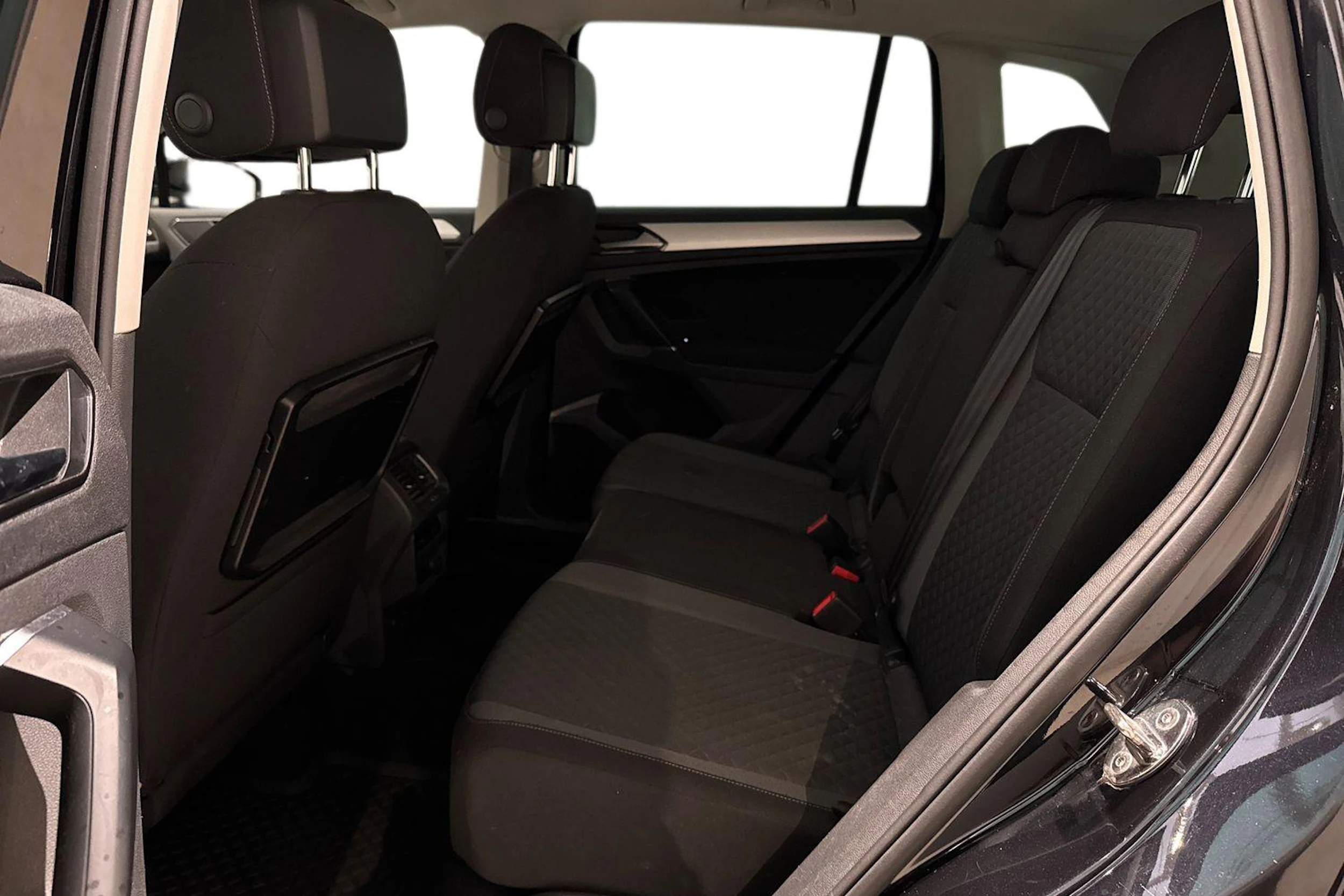 met. musta Volkswagen Tiguan 2017 kuva 11.