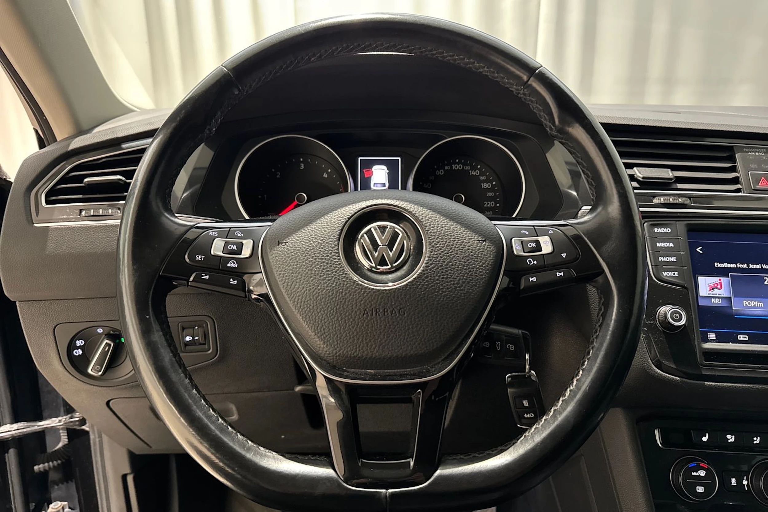 met. musta Volkswagen Tiguan 2017 kuva 18.