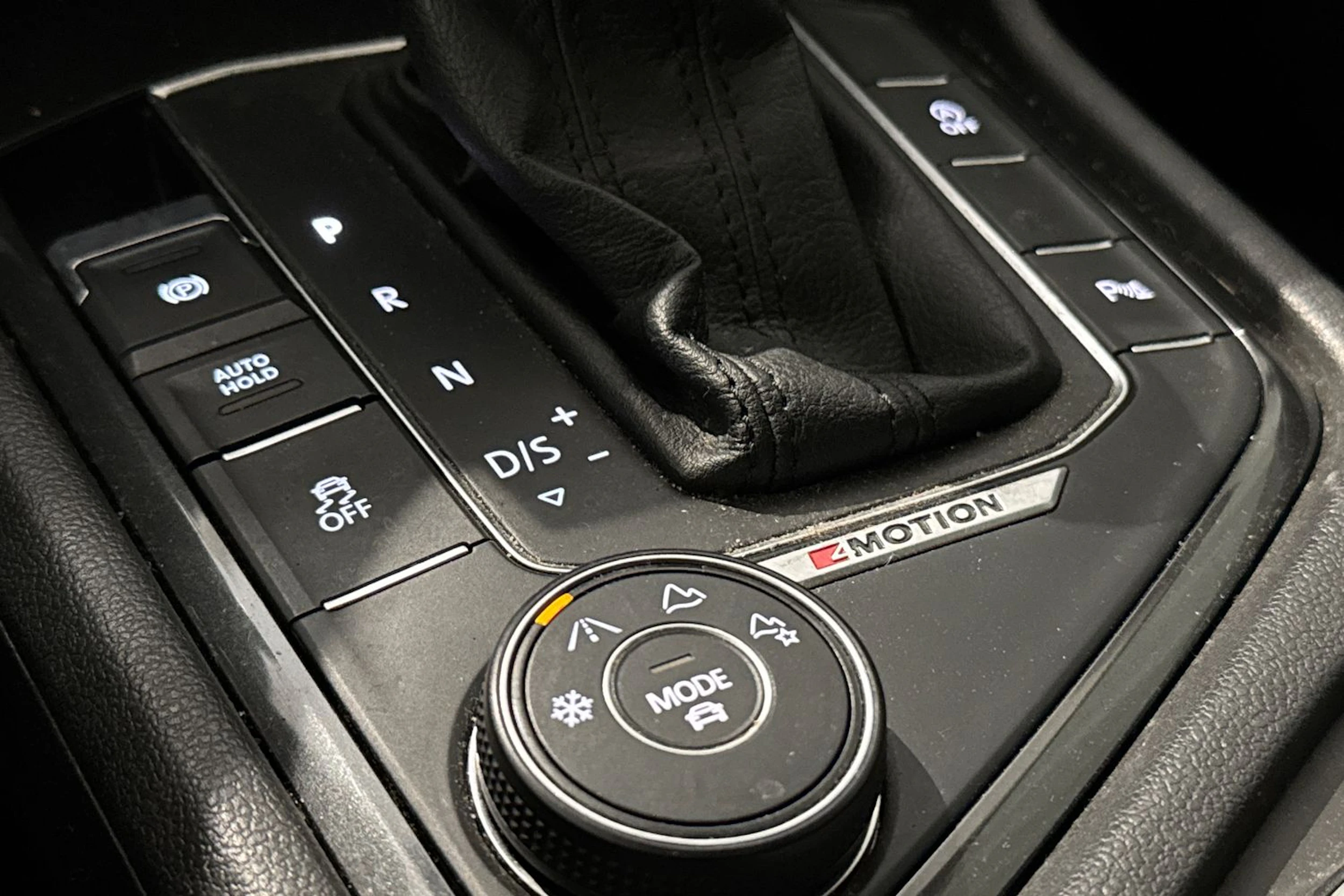 met. musta Volkswagen Tiguan 2017 kuva 26.