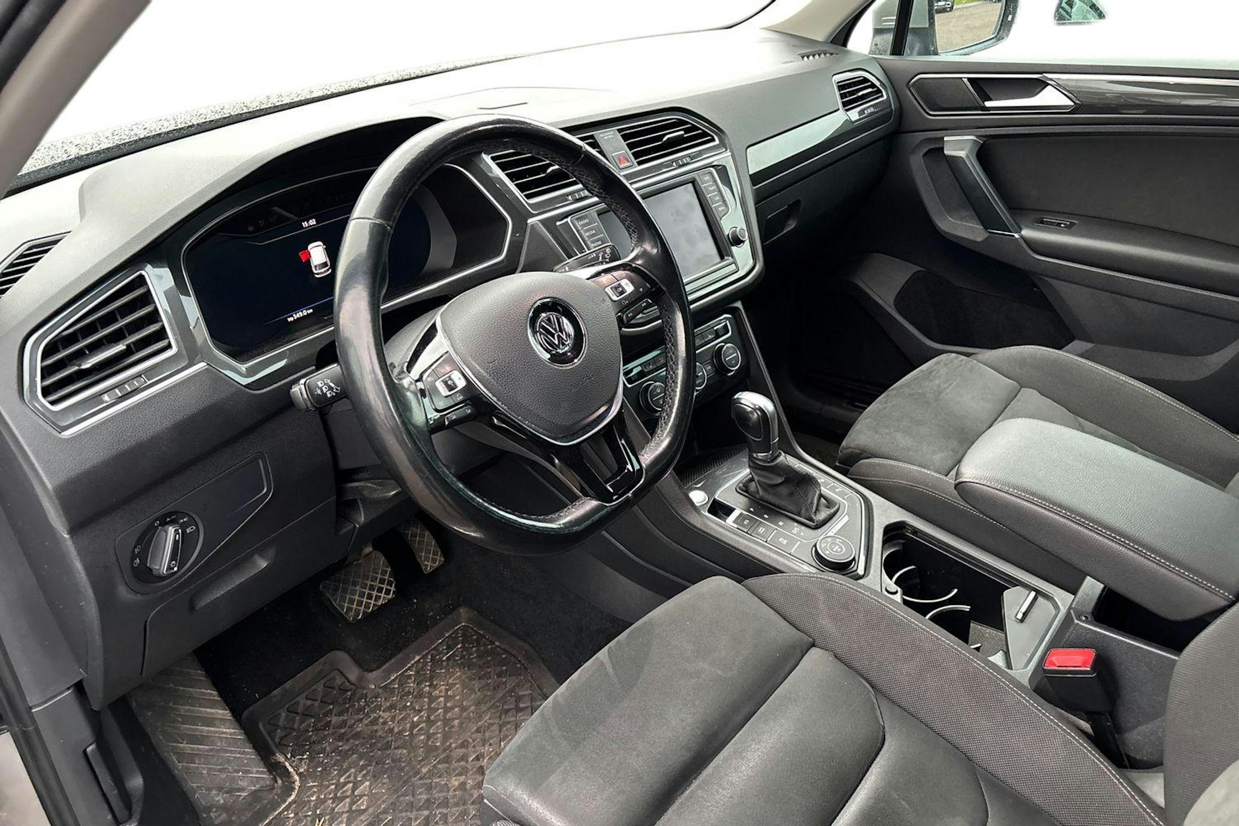 harmaa Volkswagen Tiguan 2017 kuva 3.