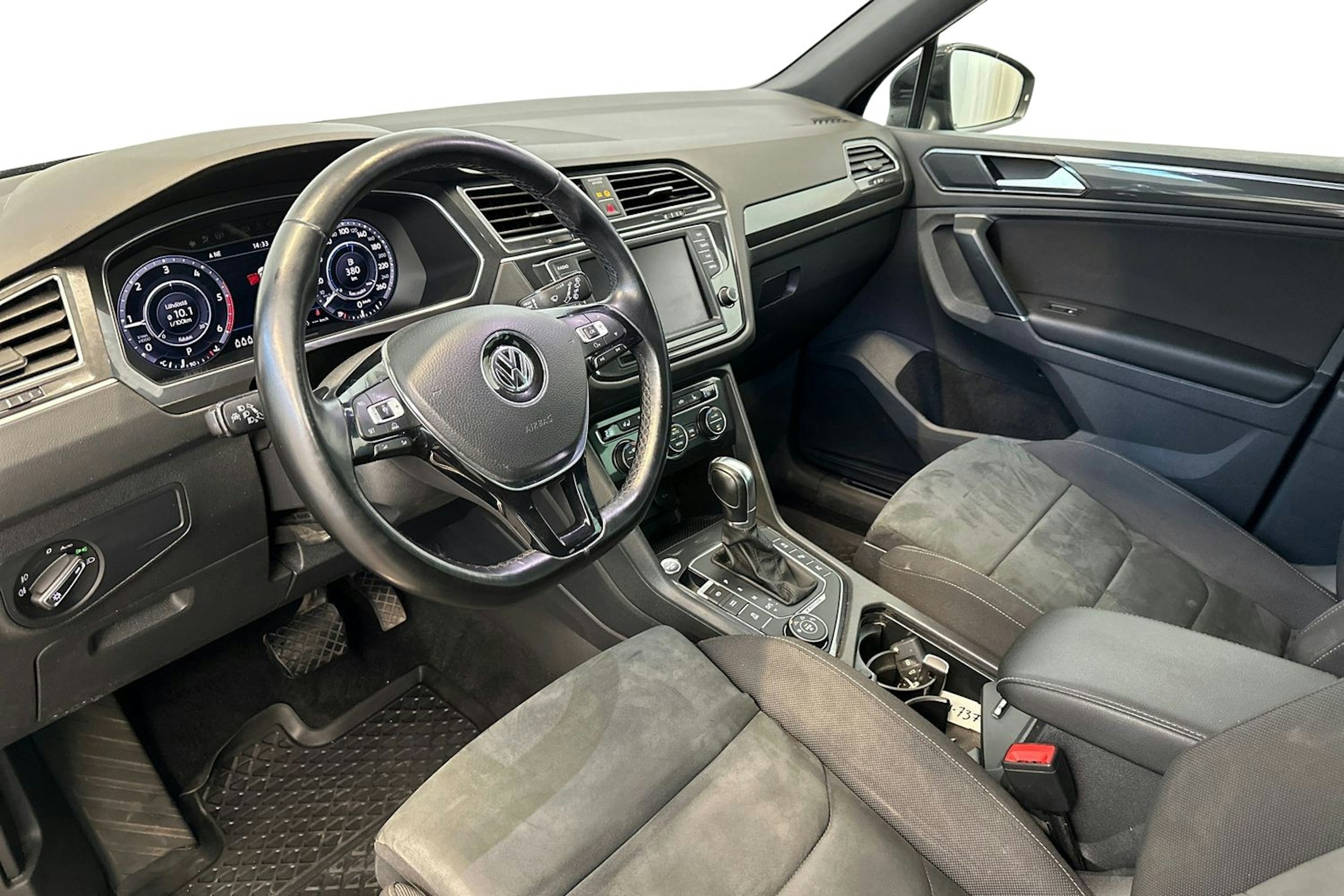 musta Volkswagen Tiguan 2017 kuva 7.