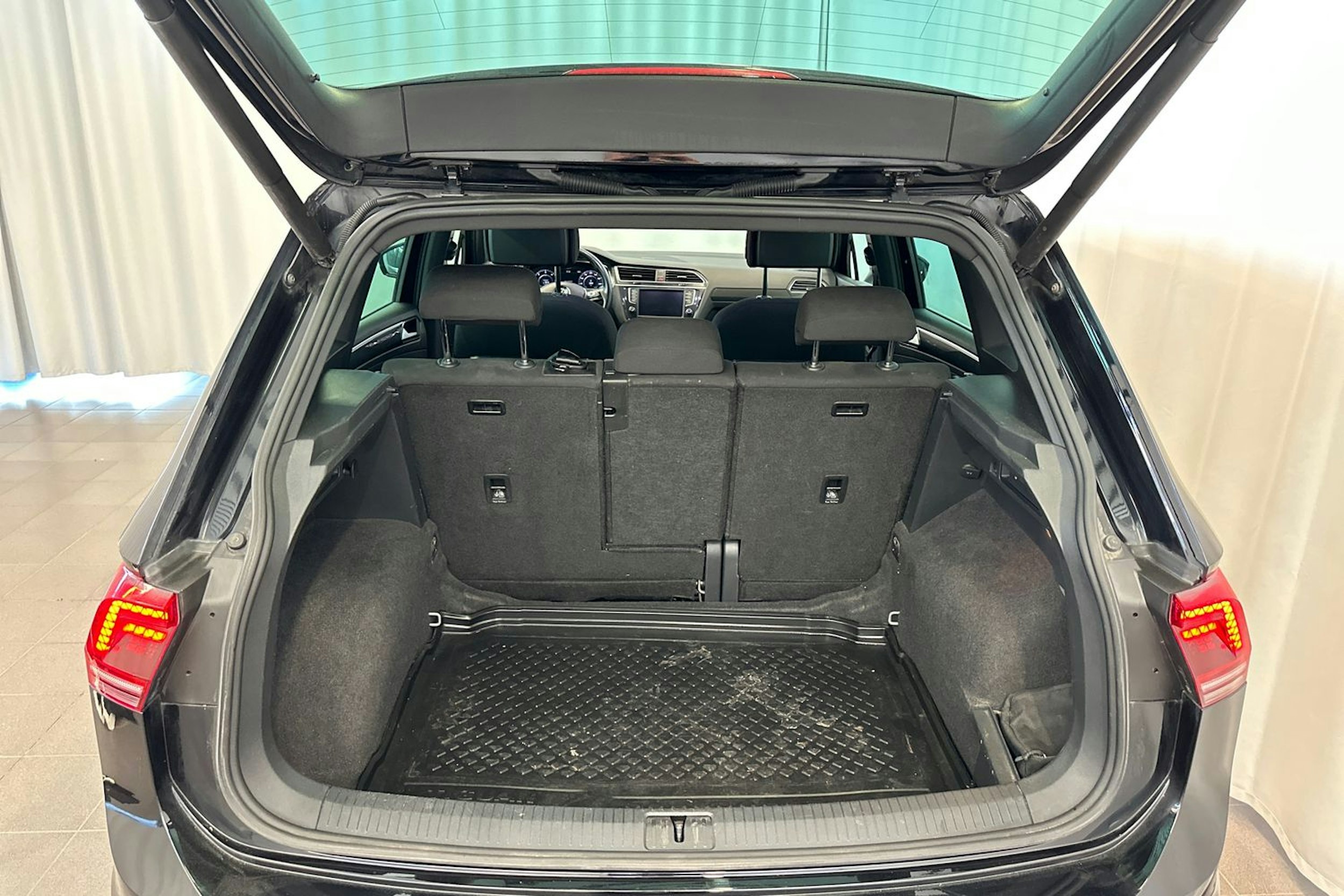 musta Volkswagen Tiguan 2017 kuva 15.