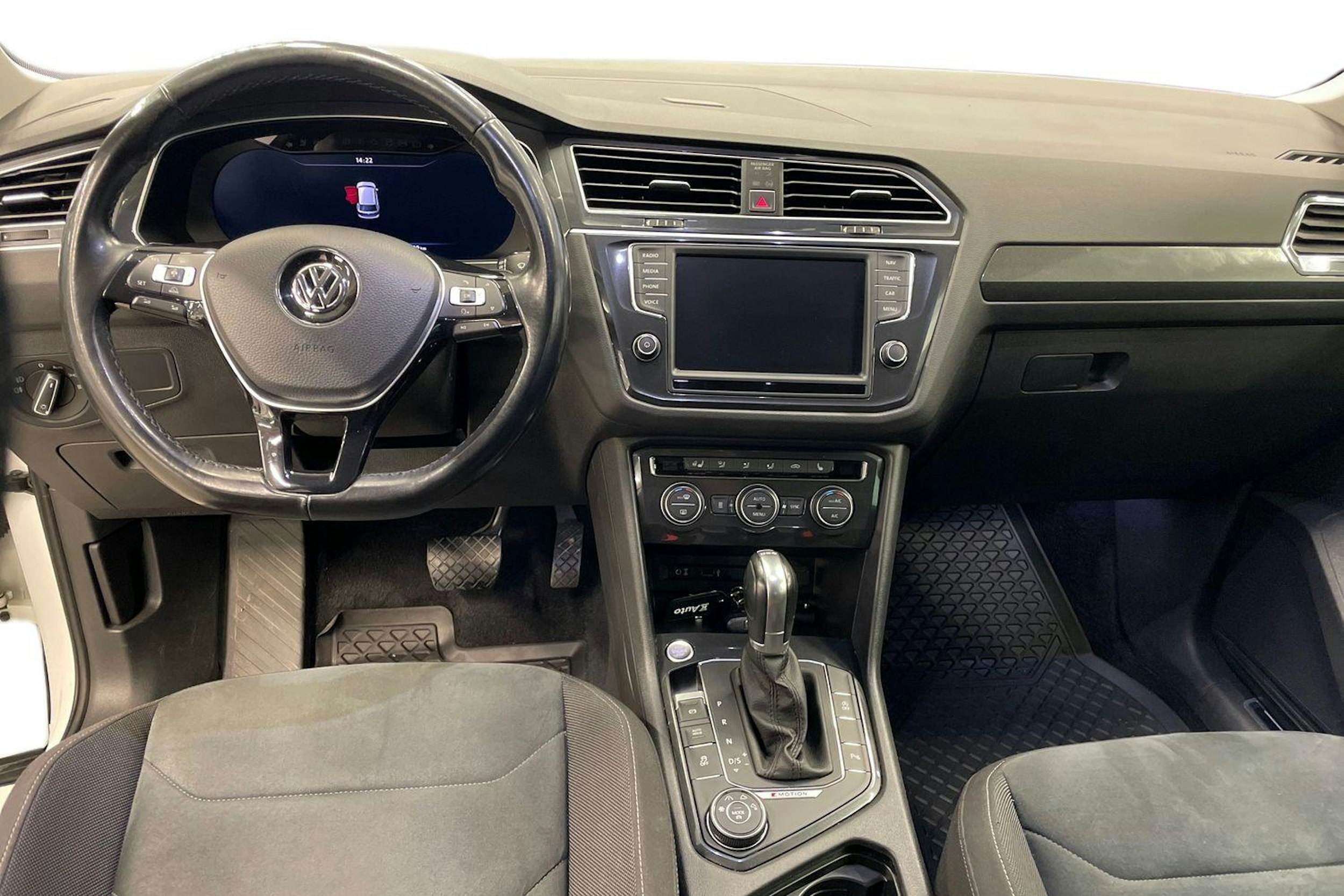 Valkoinen Volkswagen Tiguan 2017 kuva 7.