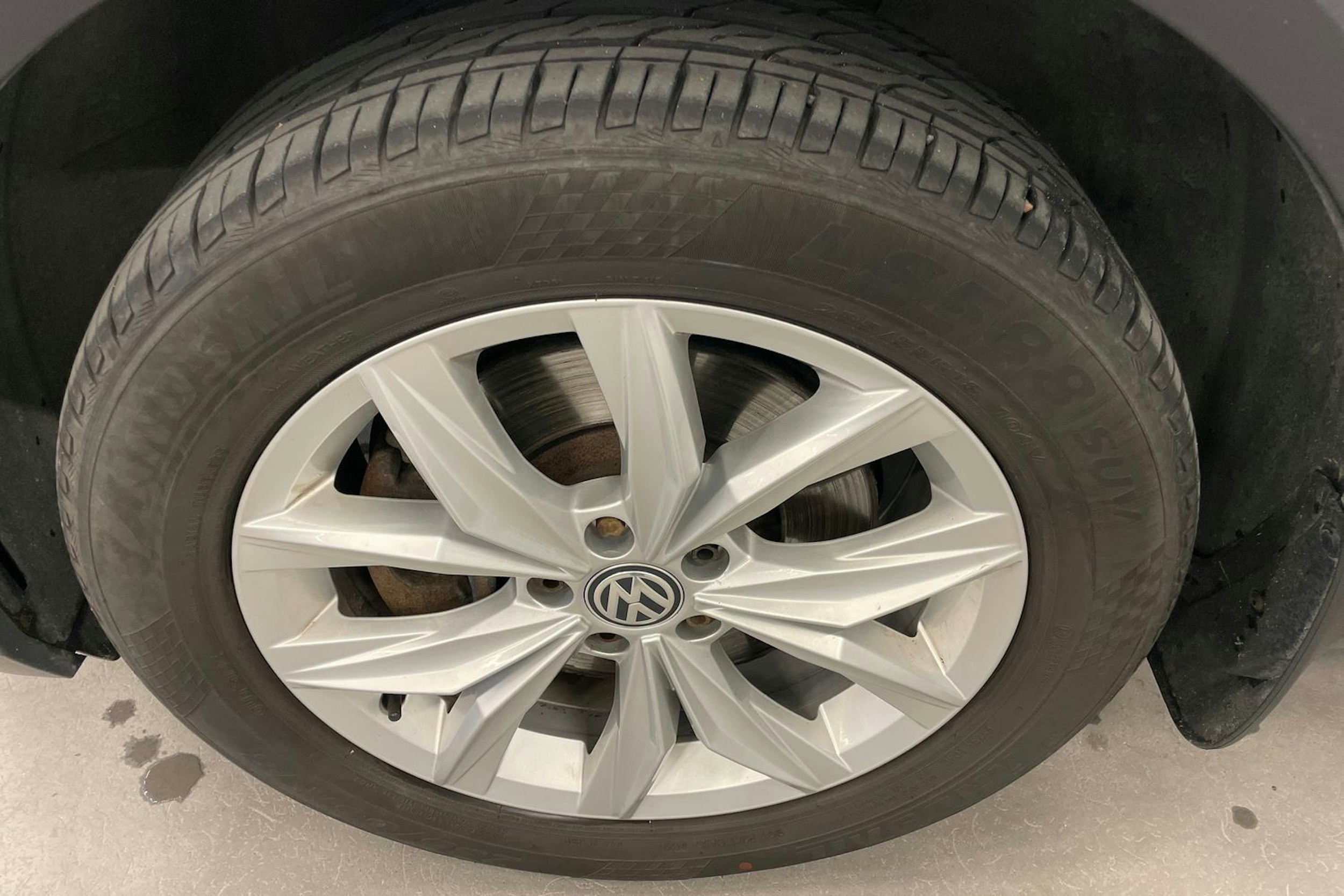 Valkoinen Volkswagen Tiguan 2017 kuva 9.