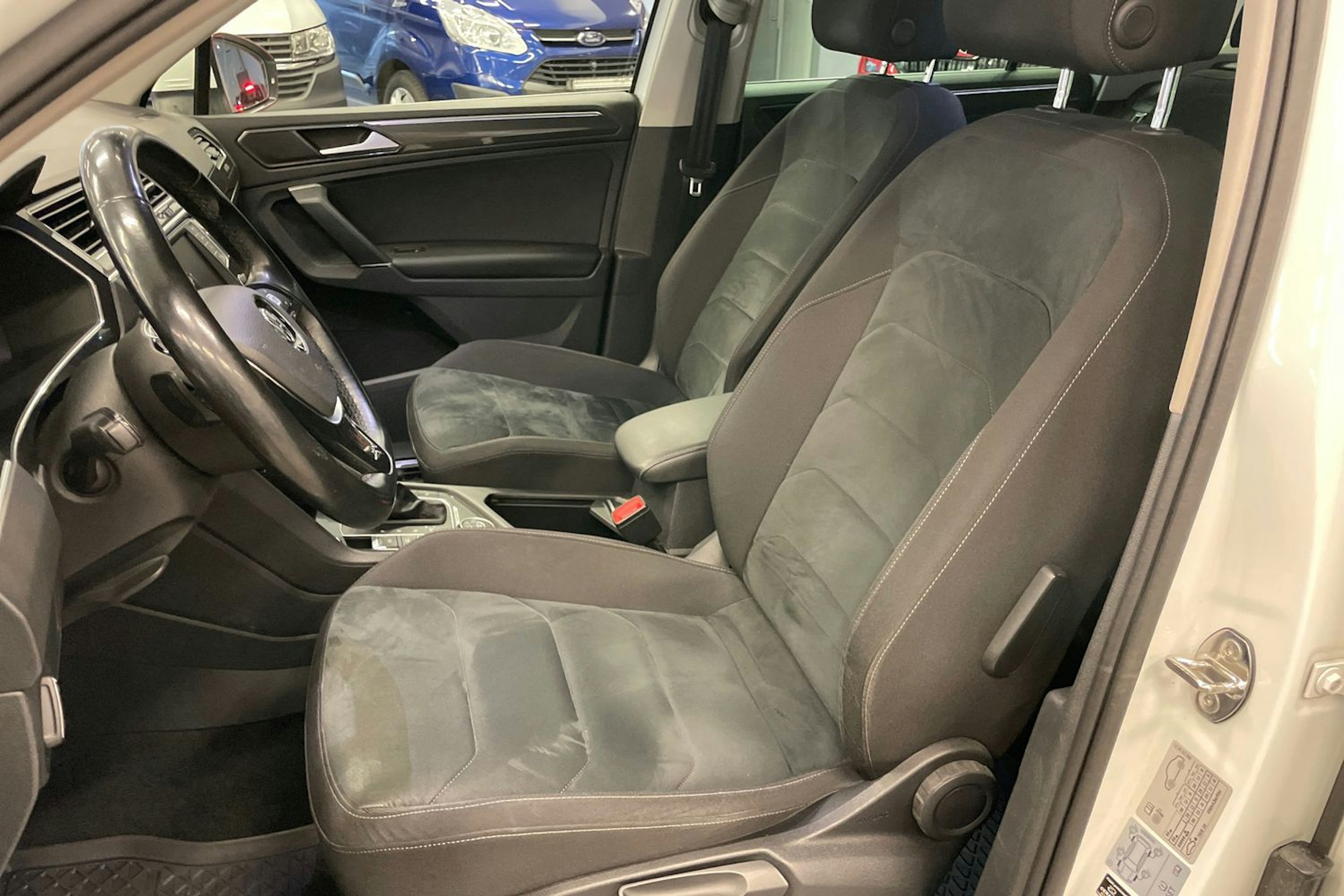 Valkoinen Volkswagen Tiguan 2017 kuva 14.