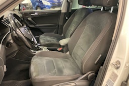 Valkoinen Volkswagen Tiguan 2017 kuva 14.