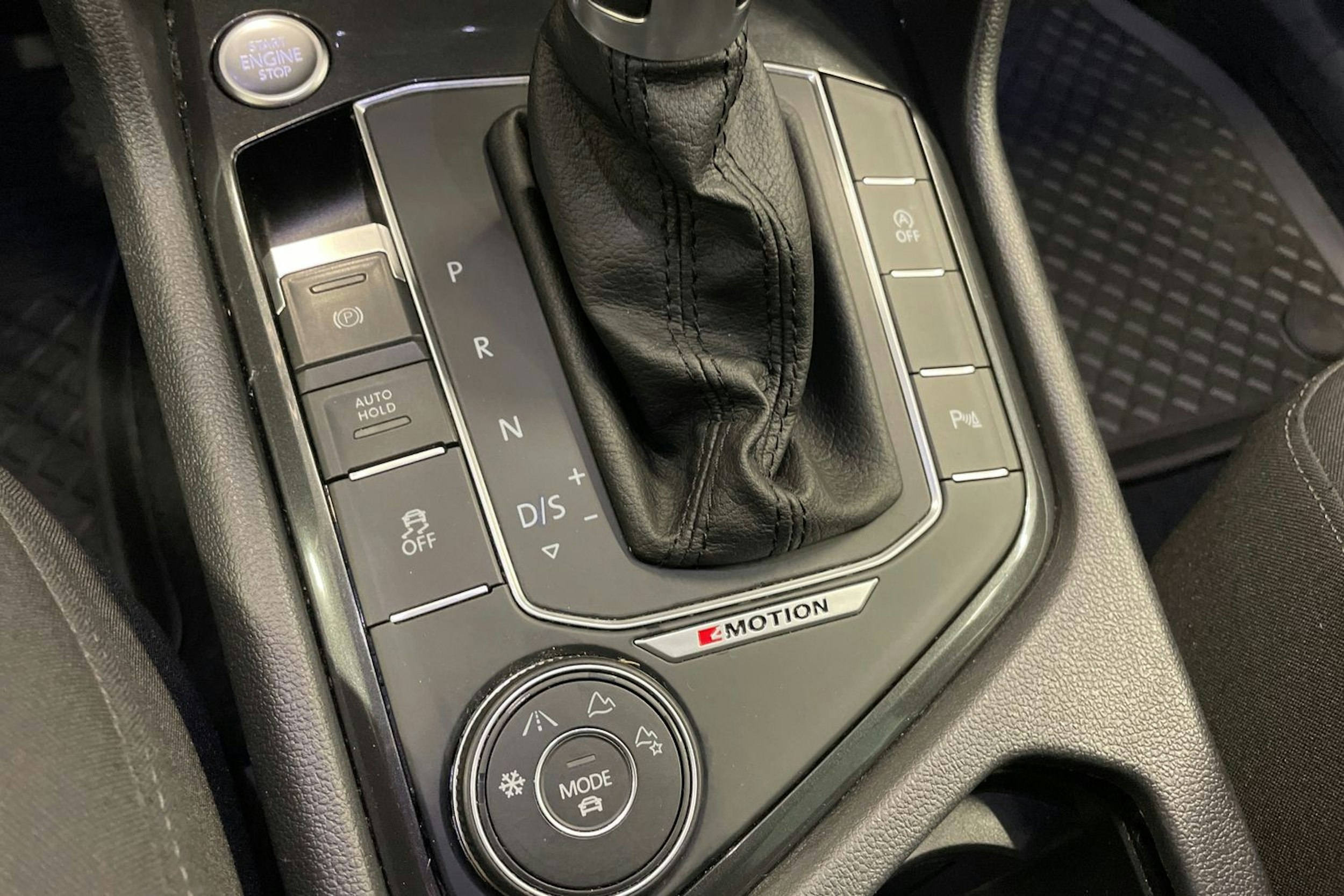 Valkoinen Volkswagen Tiguan 2017 kuva 15.