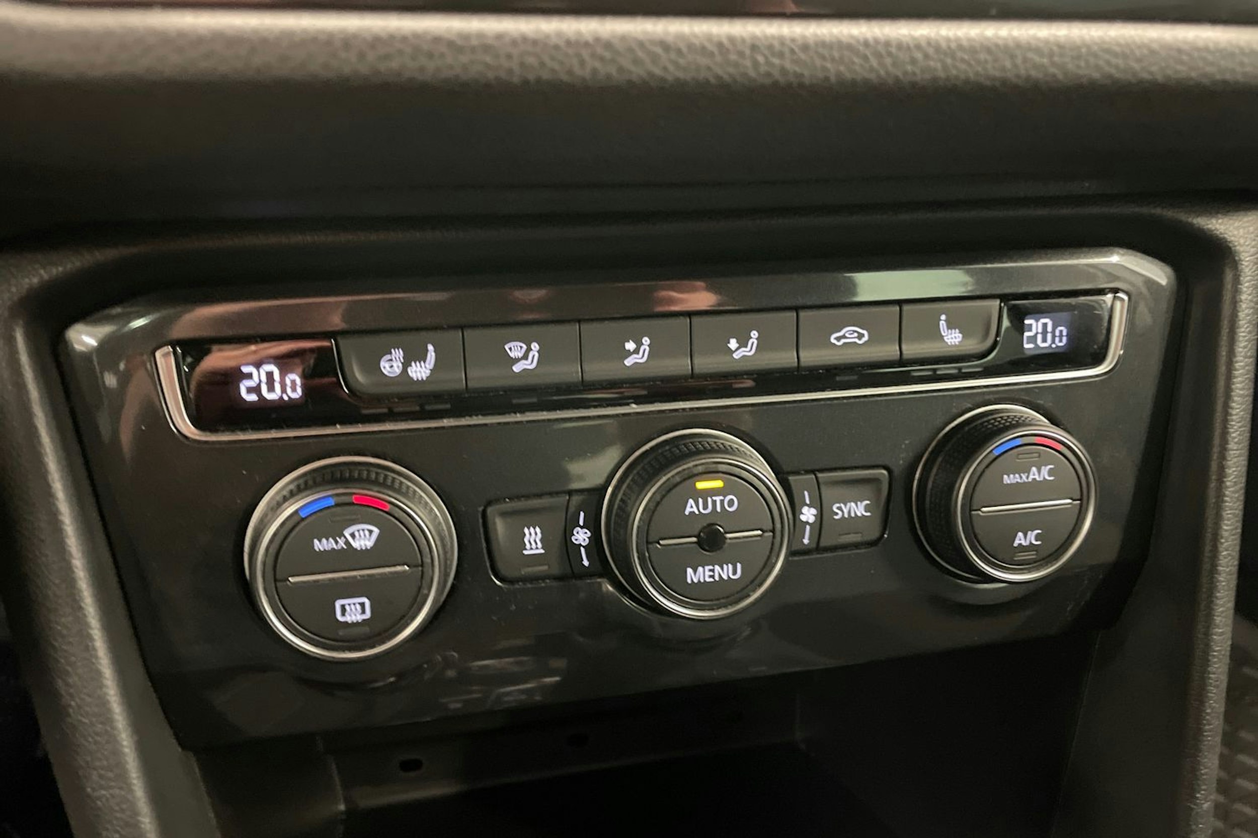 Valkoinen Volkswagen Tiguan 2017 kuva 16.
