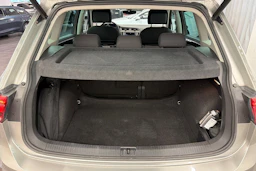 harmaa Volkswagen Tiguan 2017 kuva 11.