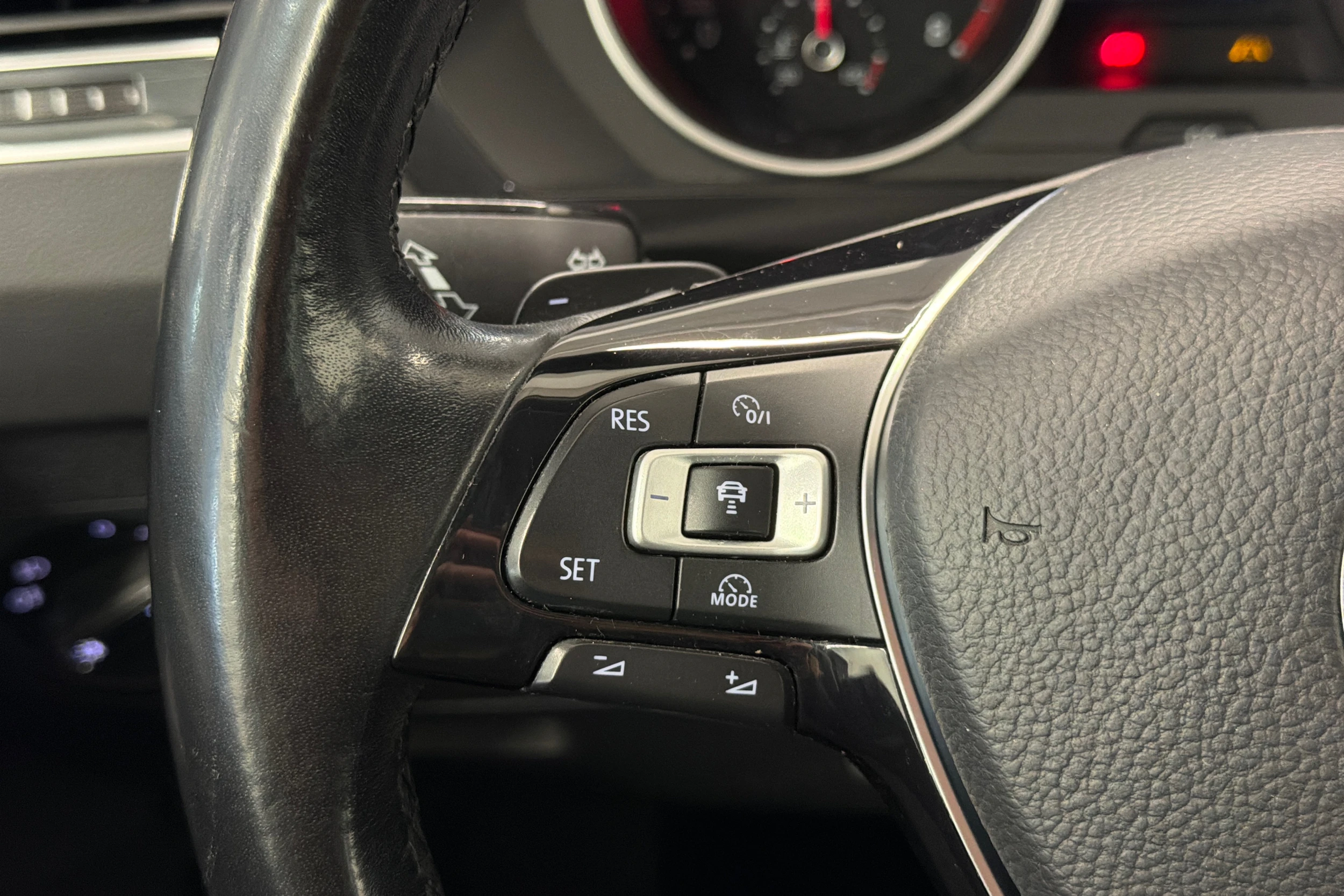 harmaa Volkswagen Tiguan 2017 kuva 16.