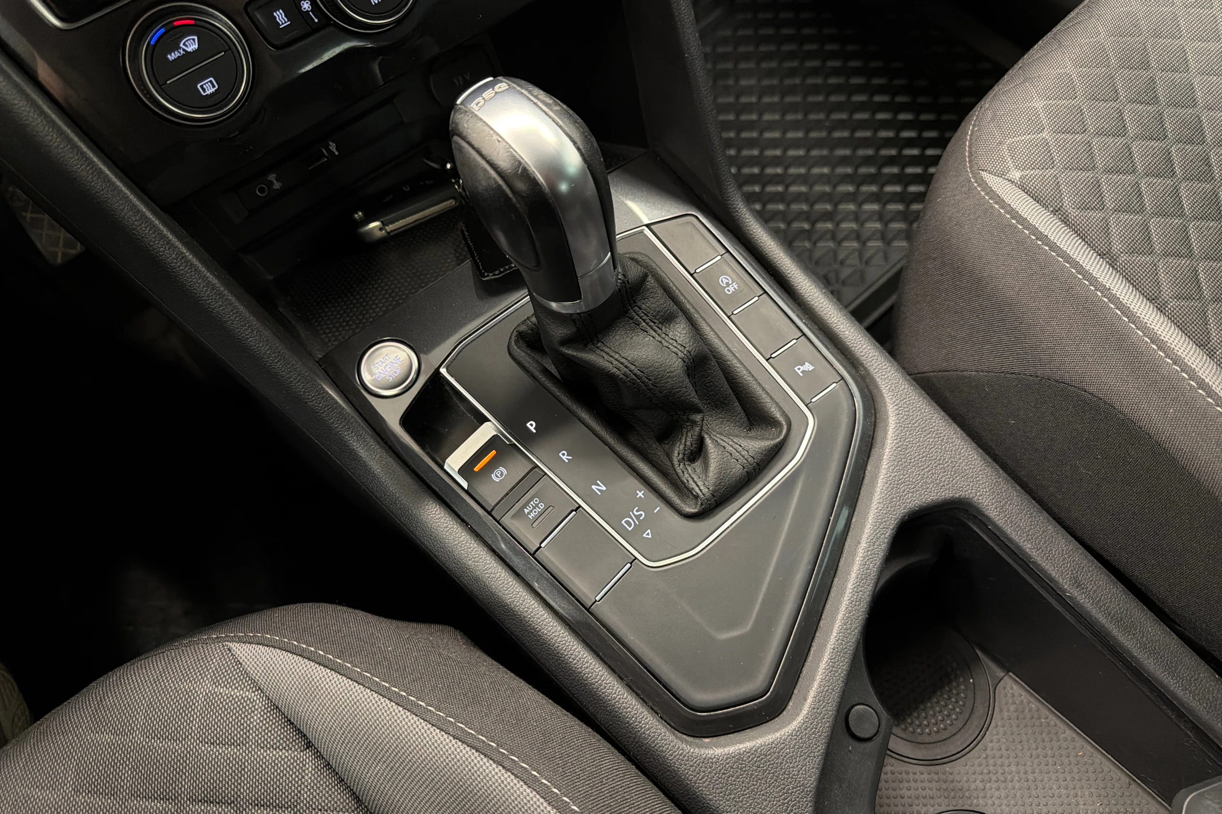 harmaa Volkswagen Tiguan 2017 kuva 21.
