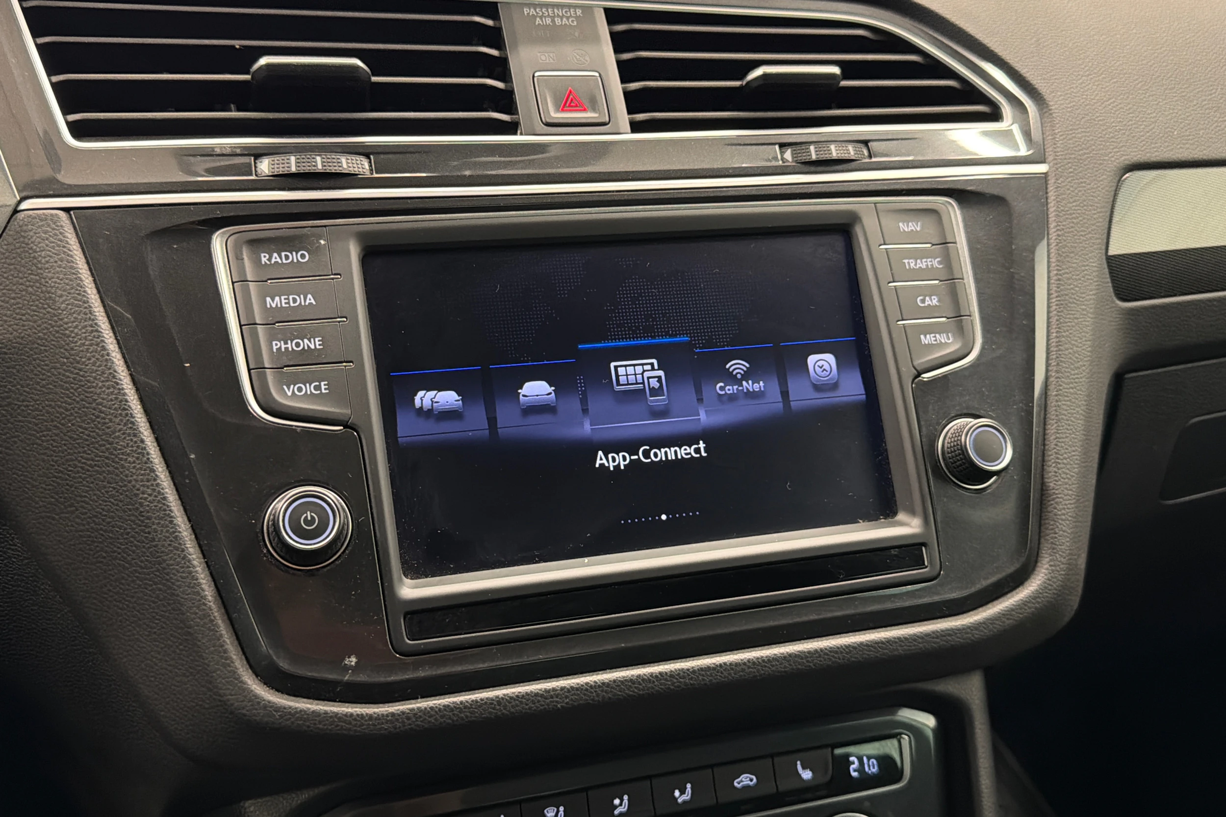 harmaa Volkswagen Tiguan 2017 kuva 23.