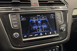 harmaa Volkswagen Tiguan 2017 kuva 31.