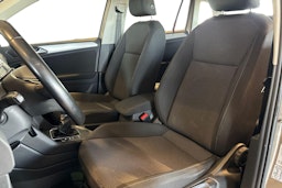 Ruskea (beige) Volkswagen Tiguan 2017 kuva 10.