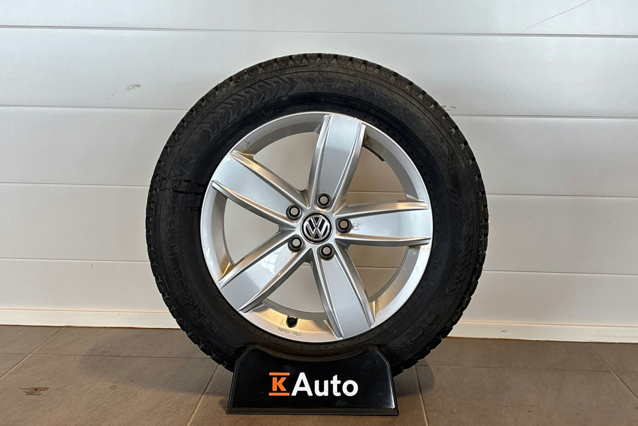 Ruskea (beige) Volkswagen Tiguan 2017 kuva 13.