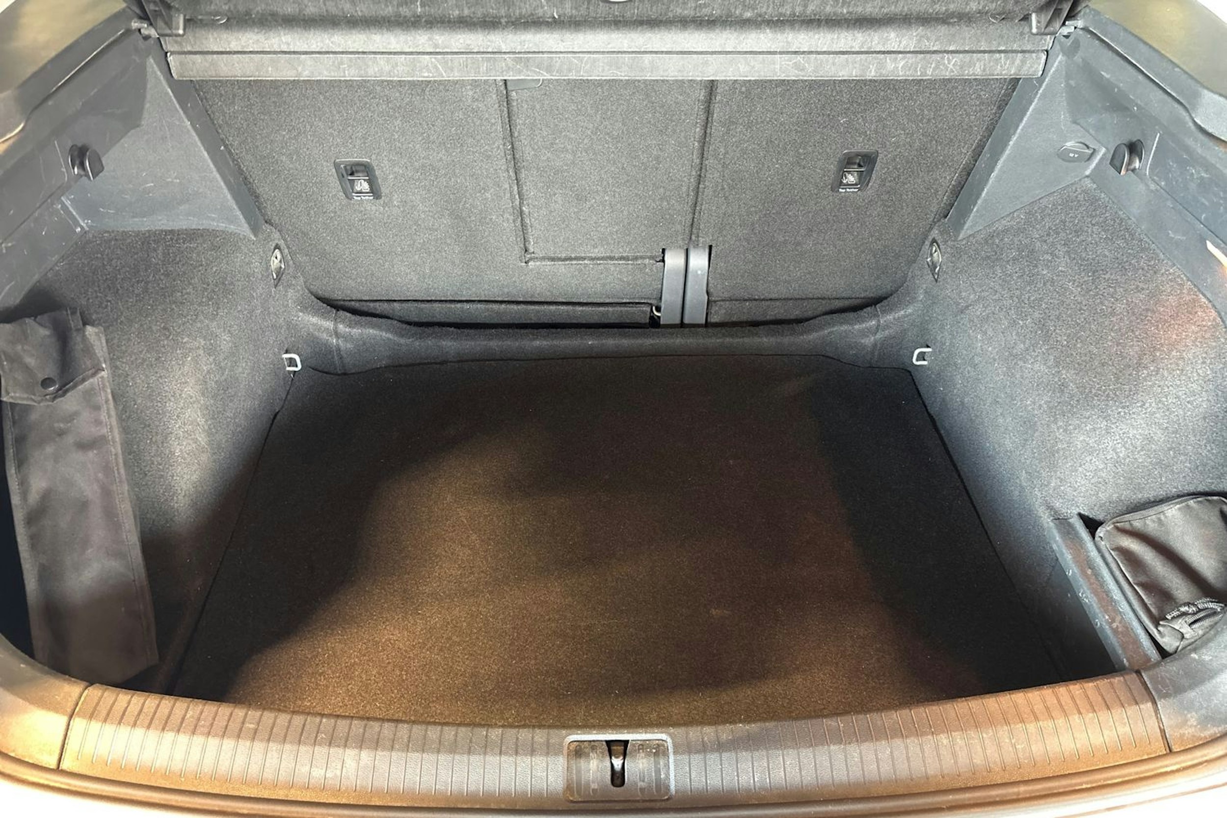 Ruskea (beige) Volkswagen Tiguan 2017 kuva 15.
