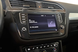 Ruskea (beige) Volkswagen Tiguan 2017 kuva 22.