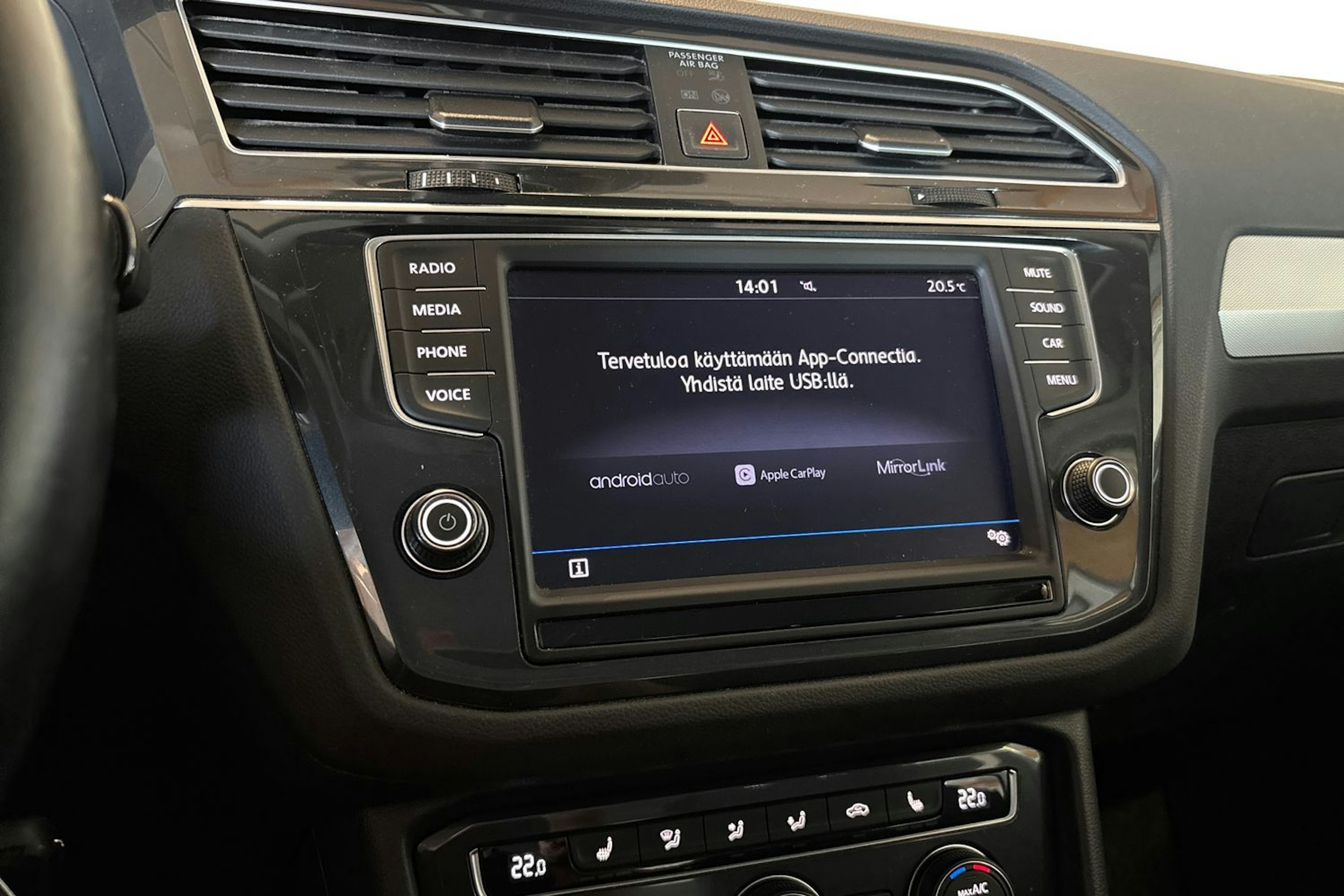 Ruskea (beige) Volkswagen Tiguan 2017 kuva 24.
