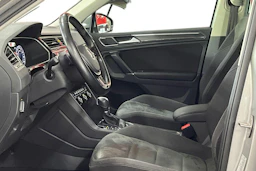 Harmaa Volkswagen Tiguan 2017 kuva 6.