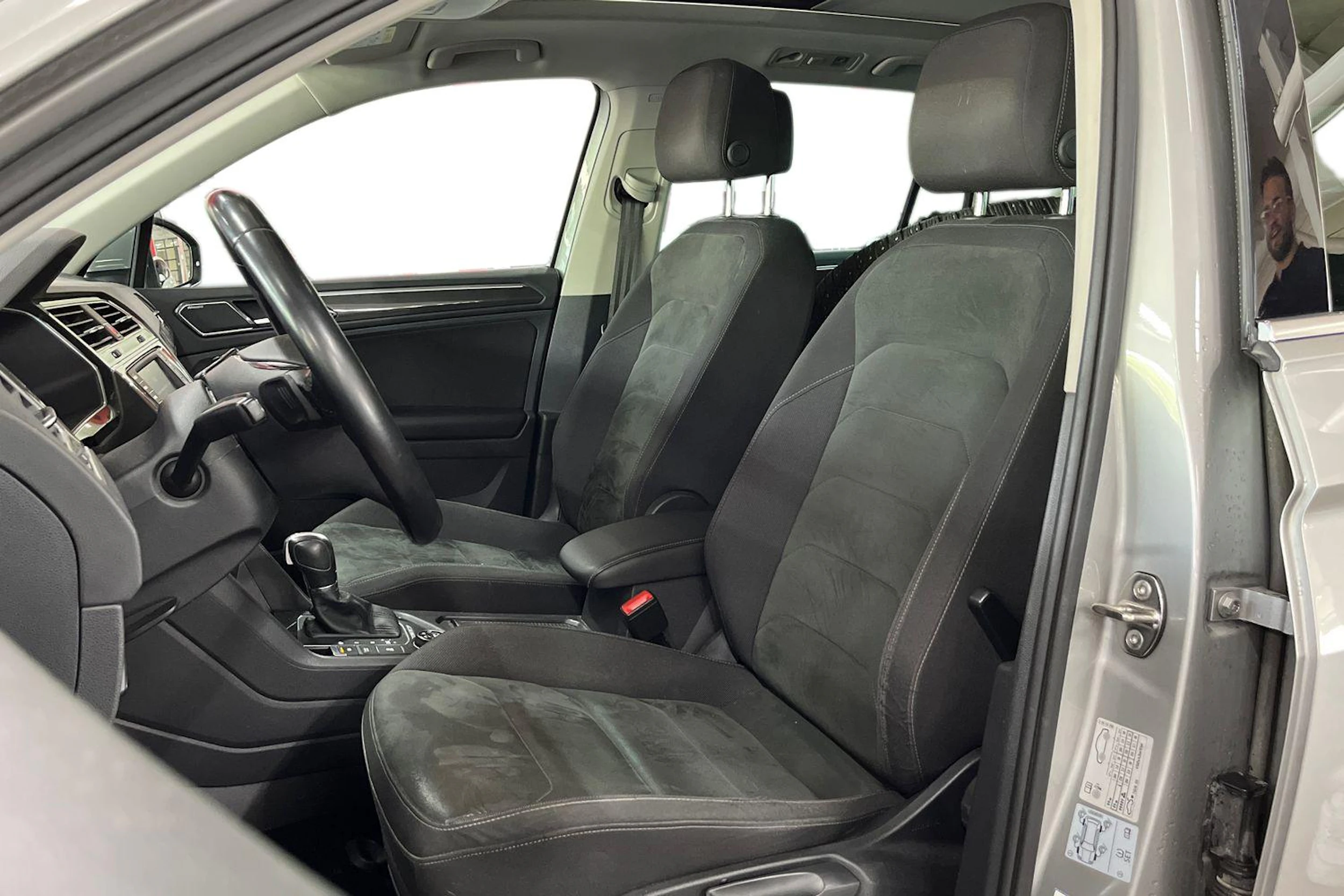 Harmaa Volkswagen Tiguan 2017 kuva 8.