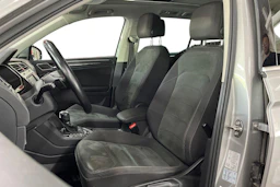 Harmaa Volkswagen Tiguan 2017 kuva 8.