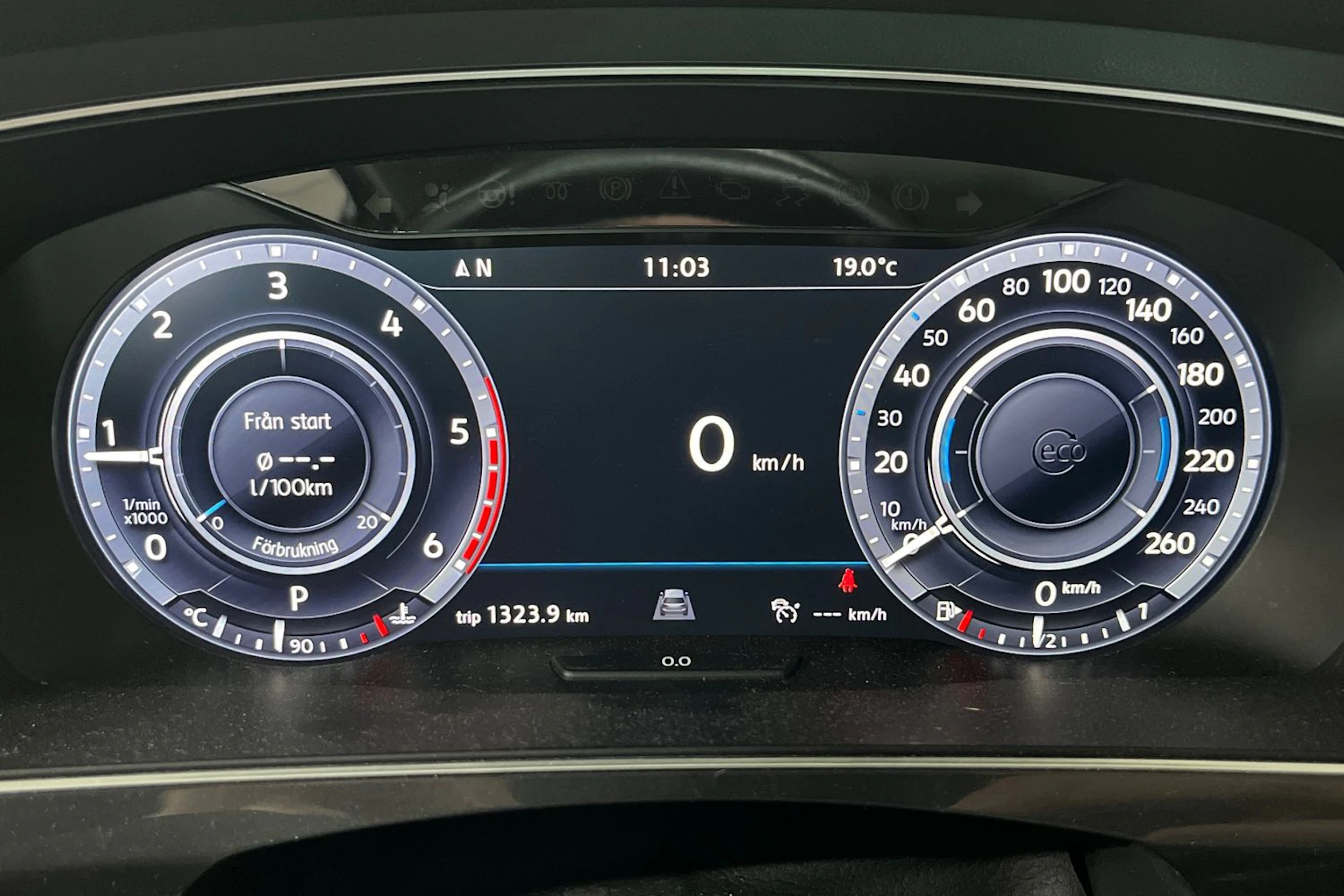 Harmaa Volkswagen Tiguan 2017 kuva 12.