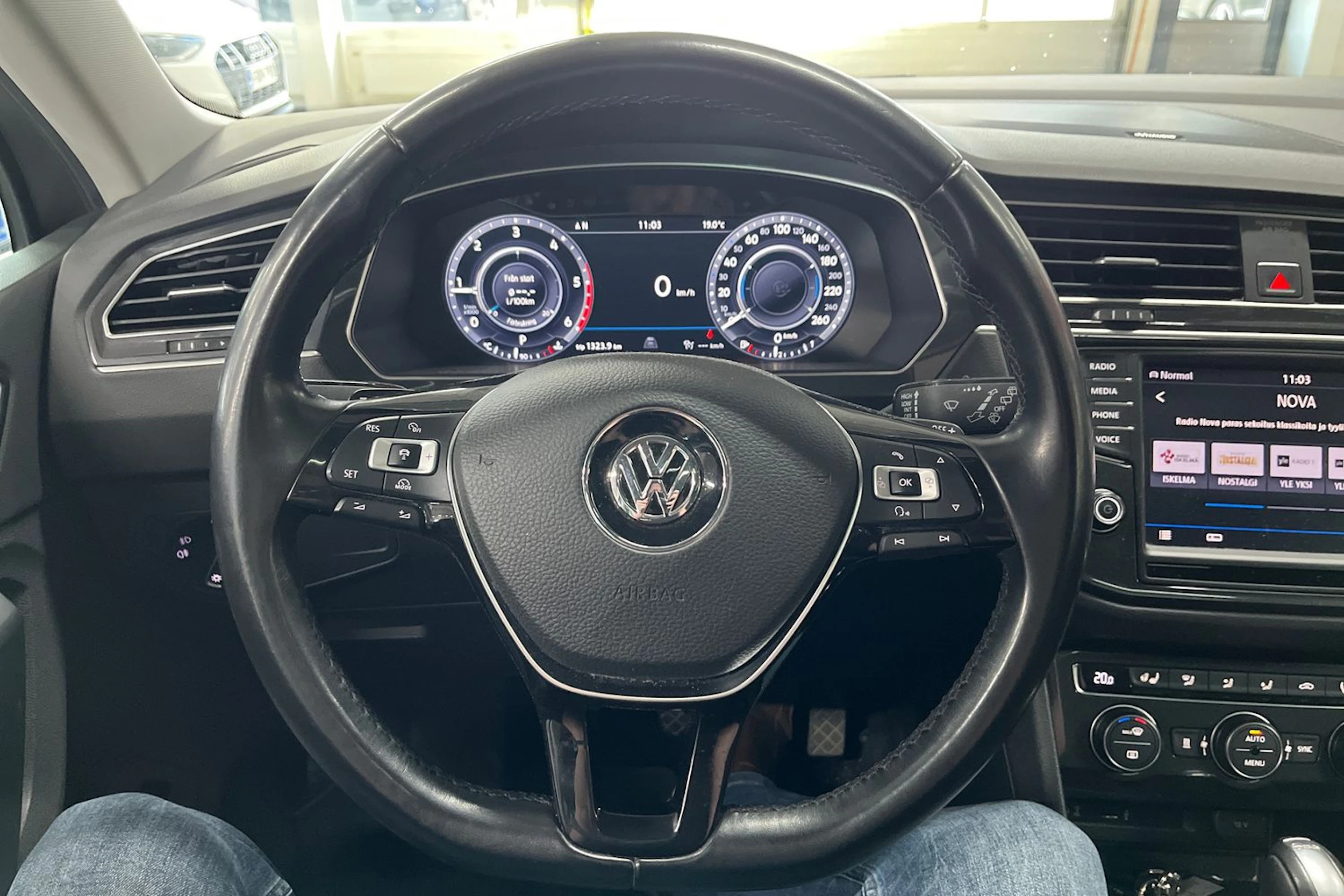 Harmaa Volkswagen Tiguan 2017 kuva 13.