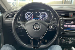 Harmaa Volkswagen Tiguan 2017 kuva 13.