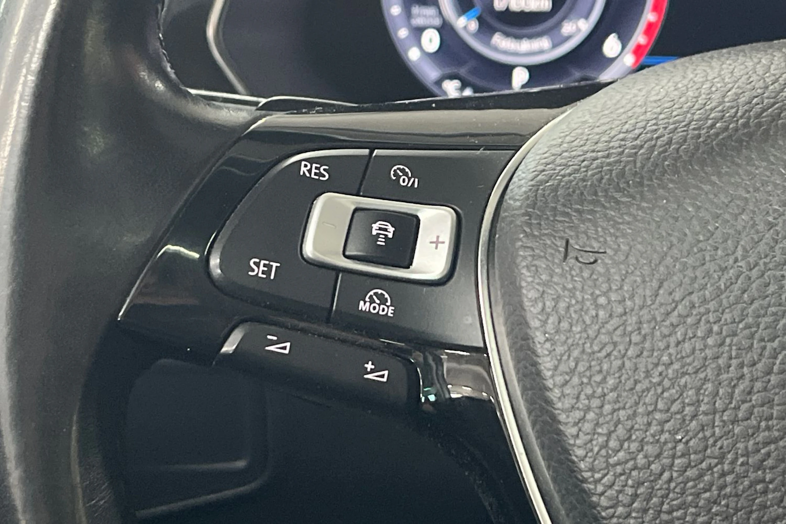 Harmaa Volkswagen Tiguan 2017 kuva 14.