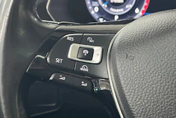 Harmaa Volkswagen Tiguan 2017 kuva 14.