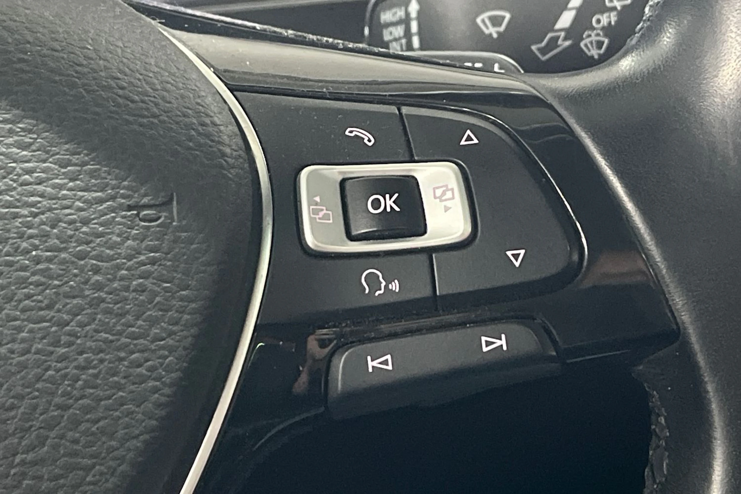 Harmaa Volkswagen Tiguan 2017 kuva 15.