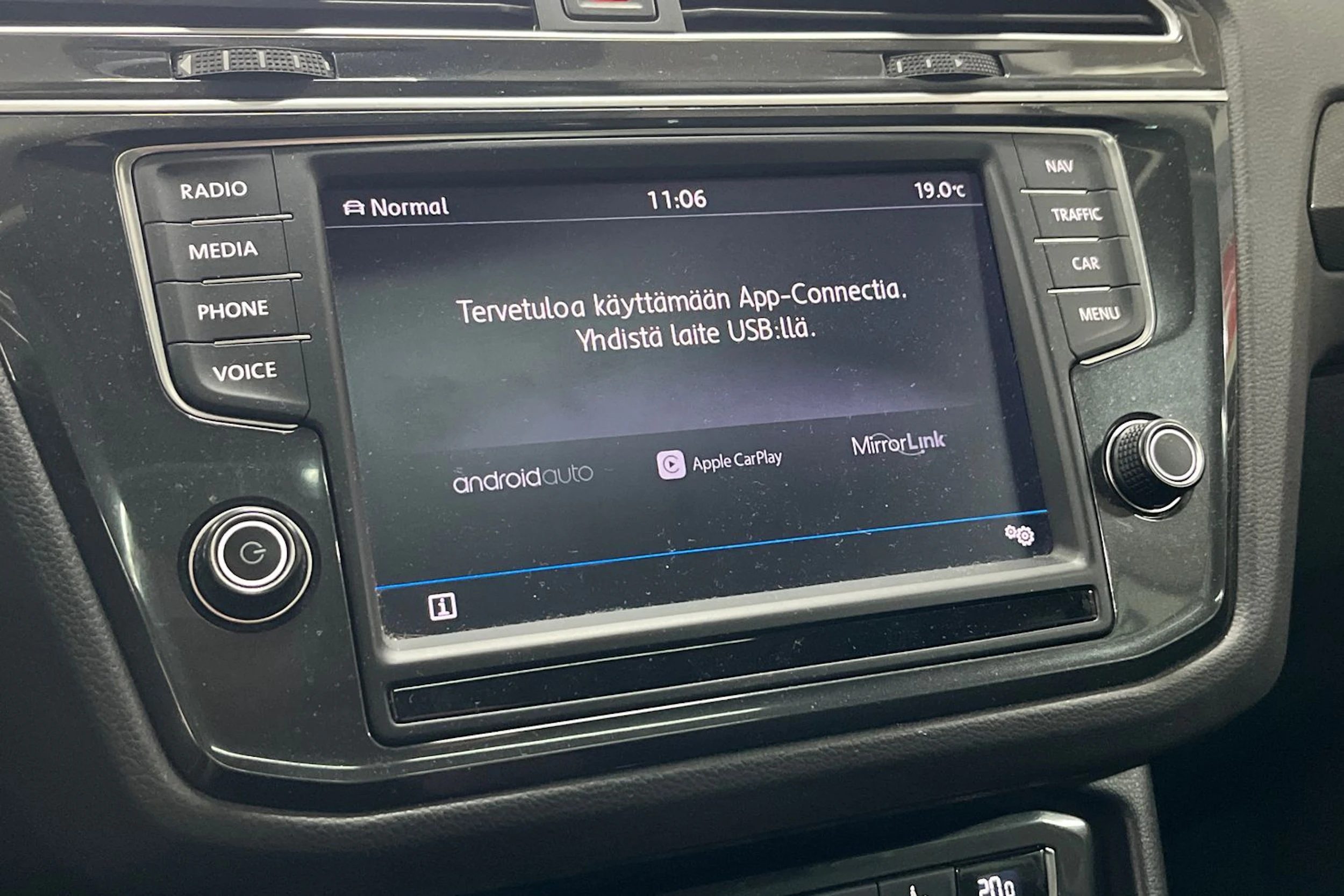 Harmaa Volkswagen Tiguan 2017 kuva 18.