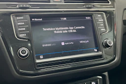 Harmaa Volkswagen Tiguan 2017 kuva 18.