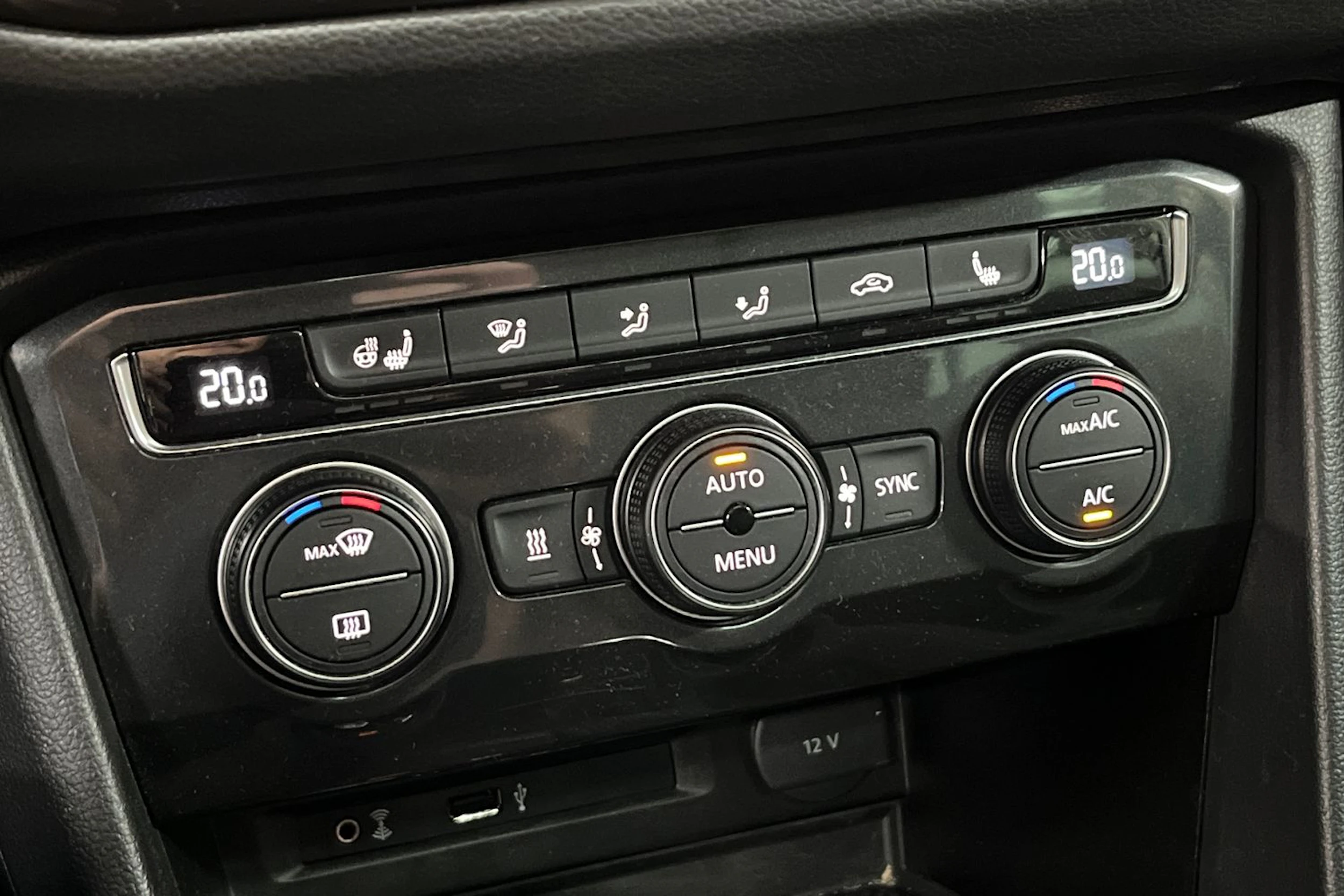 Harmaa Volkswagen Tiguan 2017 kuva 19.