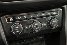 Harmaa Volkswagen Tiguan 2017 kuva 19.
