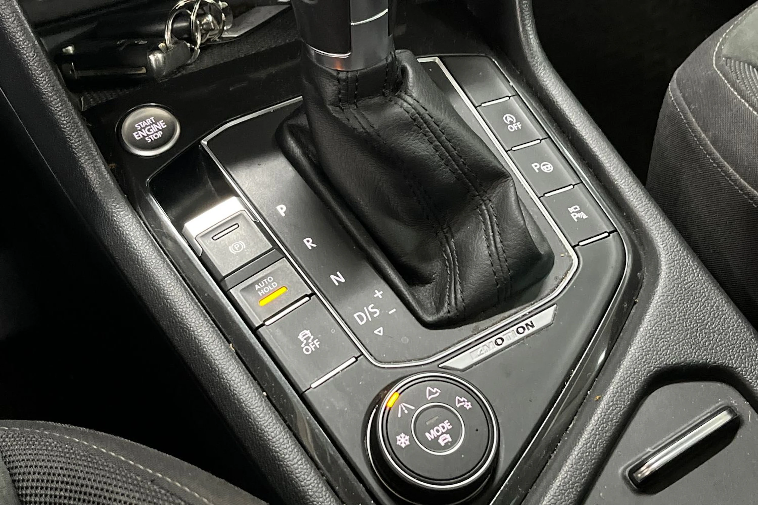 Harmaa Volkswagen Tiguan 2017 kuva 20.
