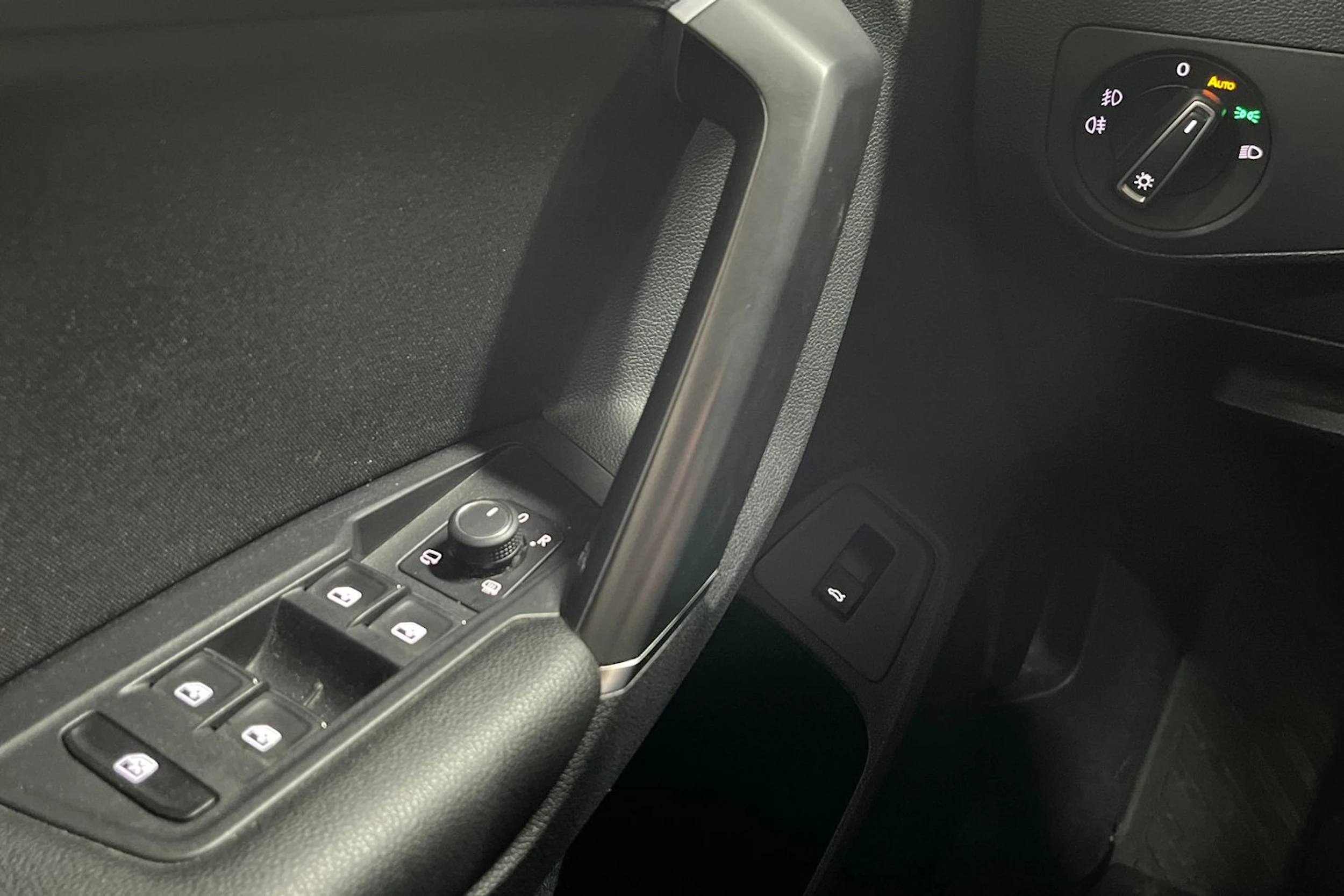 Harmaa Volkswagen Tiguan 2017 kuva 21.