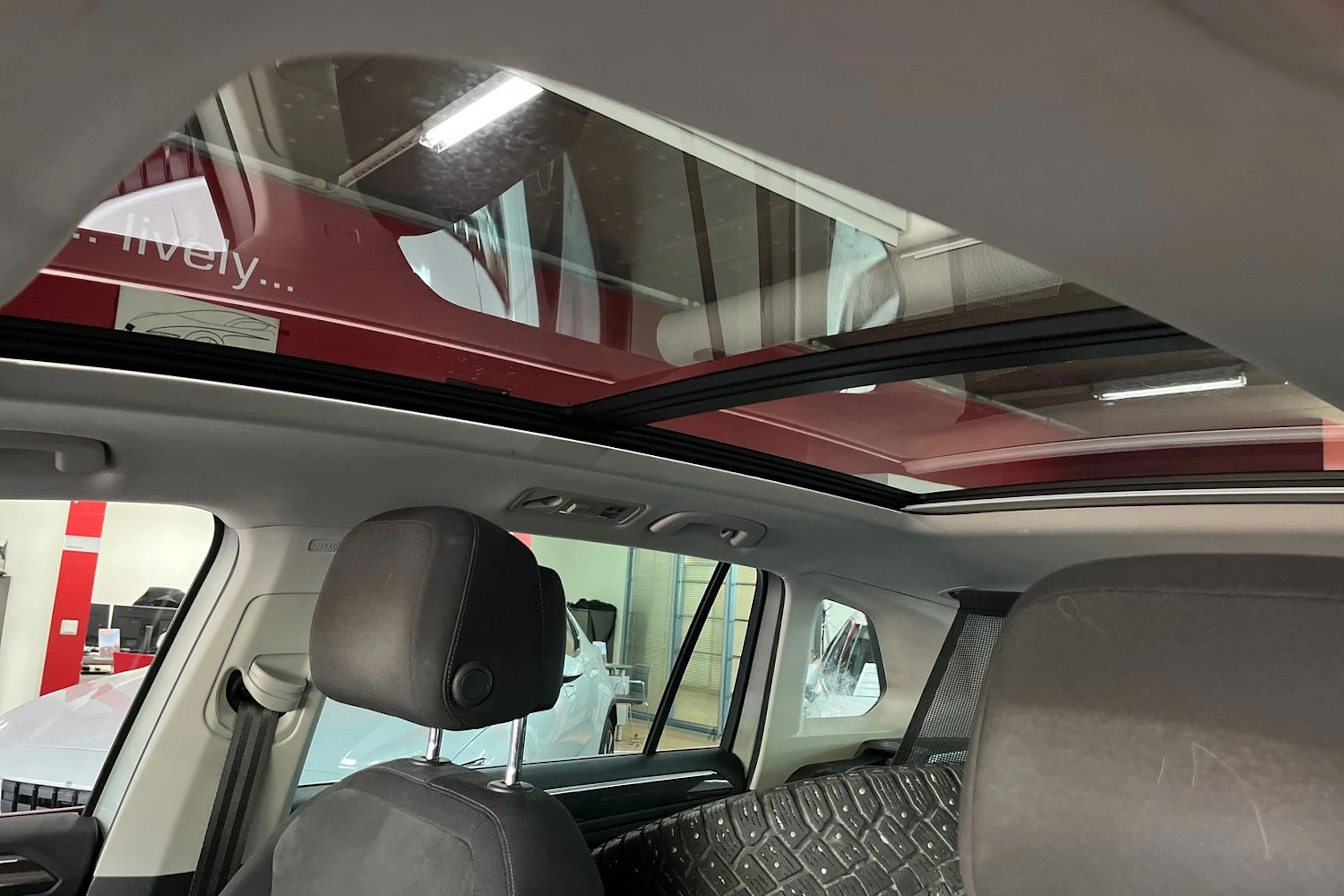 Harmaa Volkswagen Tiguan 2017 kuva 23.