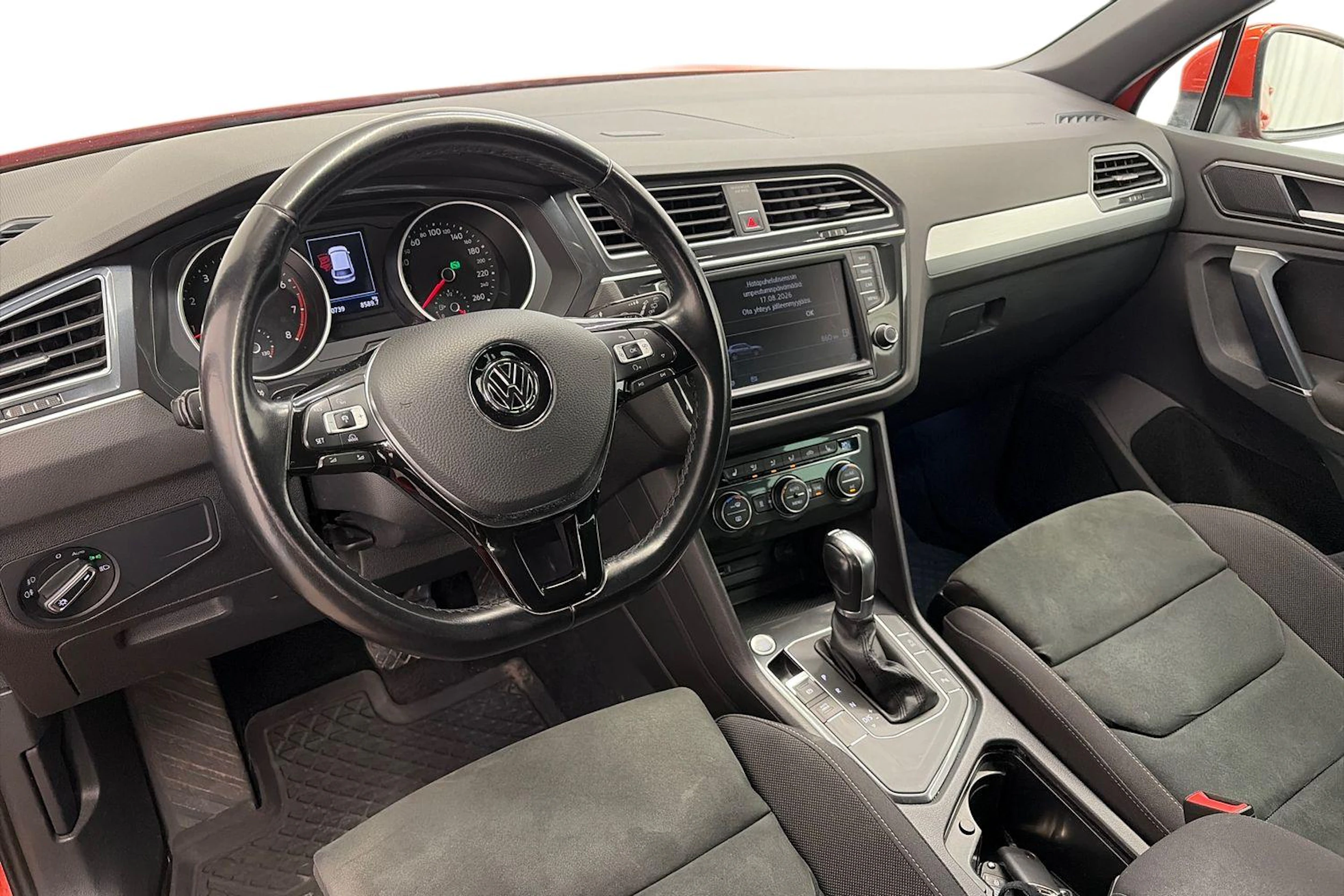 Oranssi Volkswagen Tiguan 2017 kuva 6.